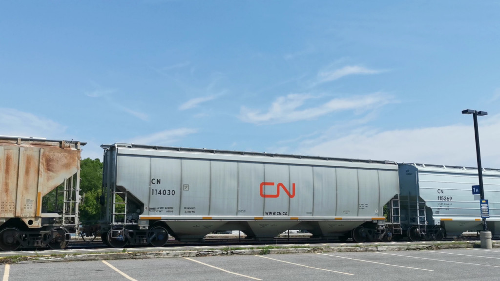 CN 114030